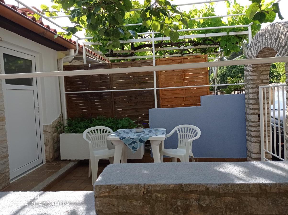 Studio Apartman Premantura Exterior photo